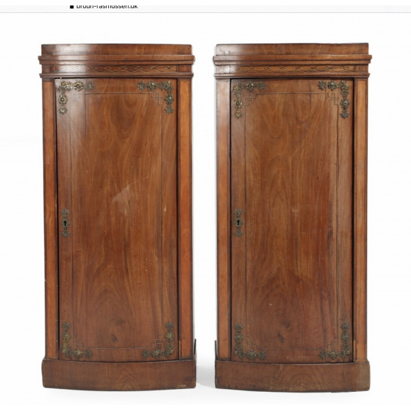 Paire de Cabinets-Piedestaux Neo-classiques en acajou , Danemark, circa 1840